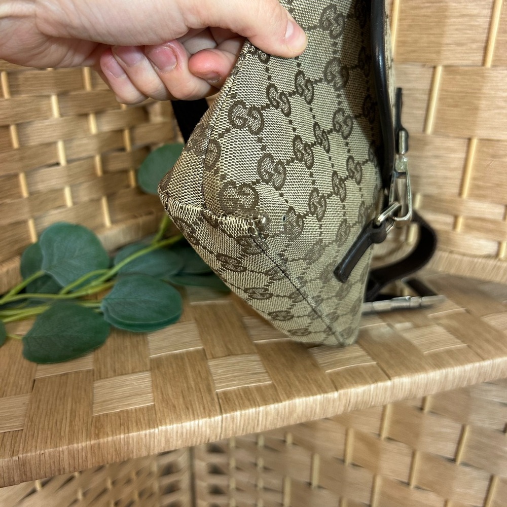 Gucci Brown GG Canvas Crossbody with Black Trim - Picture 4 of 12
